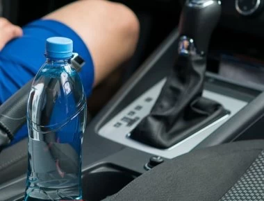 Μην αφήνετε ποτέ πλαστικά μπουκάλια στο αυτοκίνητο κατά τη διάρκεια του καλοκαιριού - Δείτε τι μπορεί να συμβεί